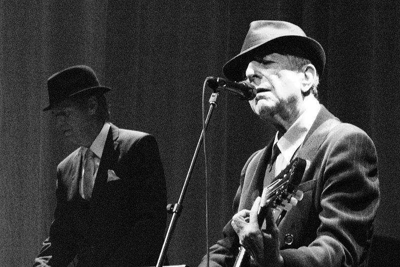 Leonard Cohen (Foto: Rama, CC BY-SA 2.0 FR https://creativecommons.org/licenses/by-sa/2.0/fr/deed.en>, via Wikimedia Commons)