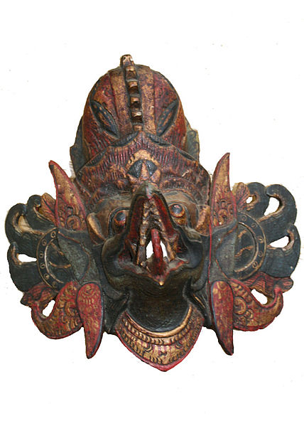 Maske (Olbertz, CC BY-SA 3.0 , via Wikimedia Commons)
